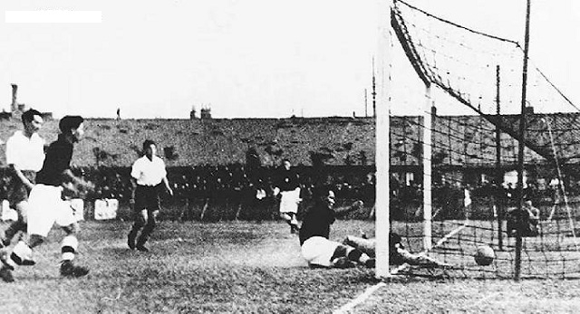 国足上届世界杯出线没,2002年国足世预赛0比1乌兹别克斯坦