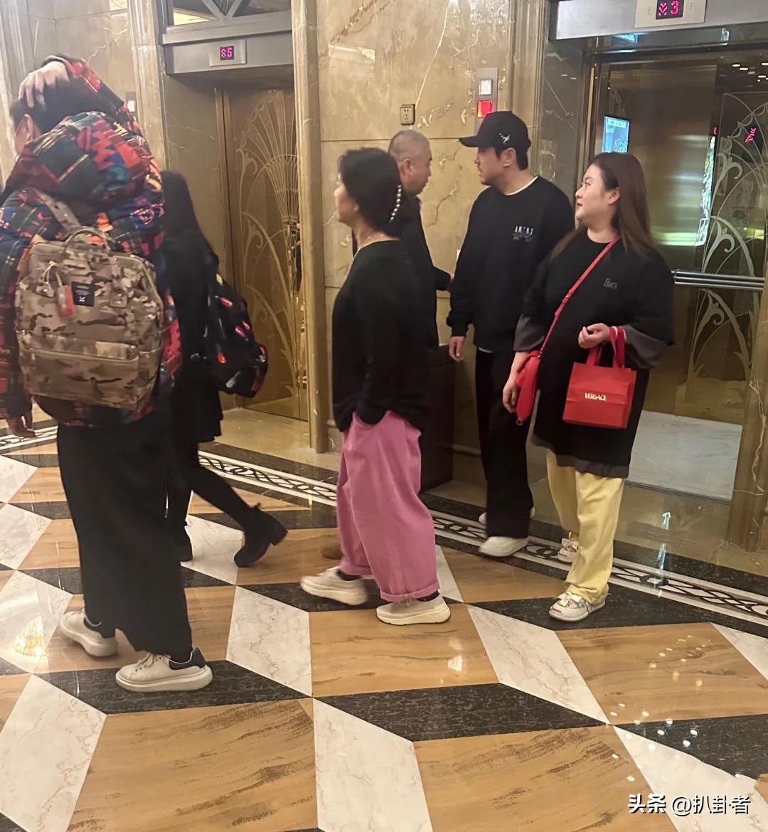 沈腾王琦甜蜜,网友偶遇王琦沈腾