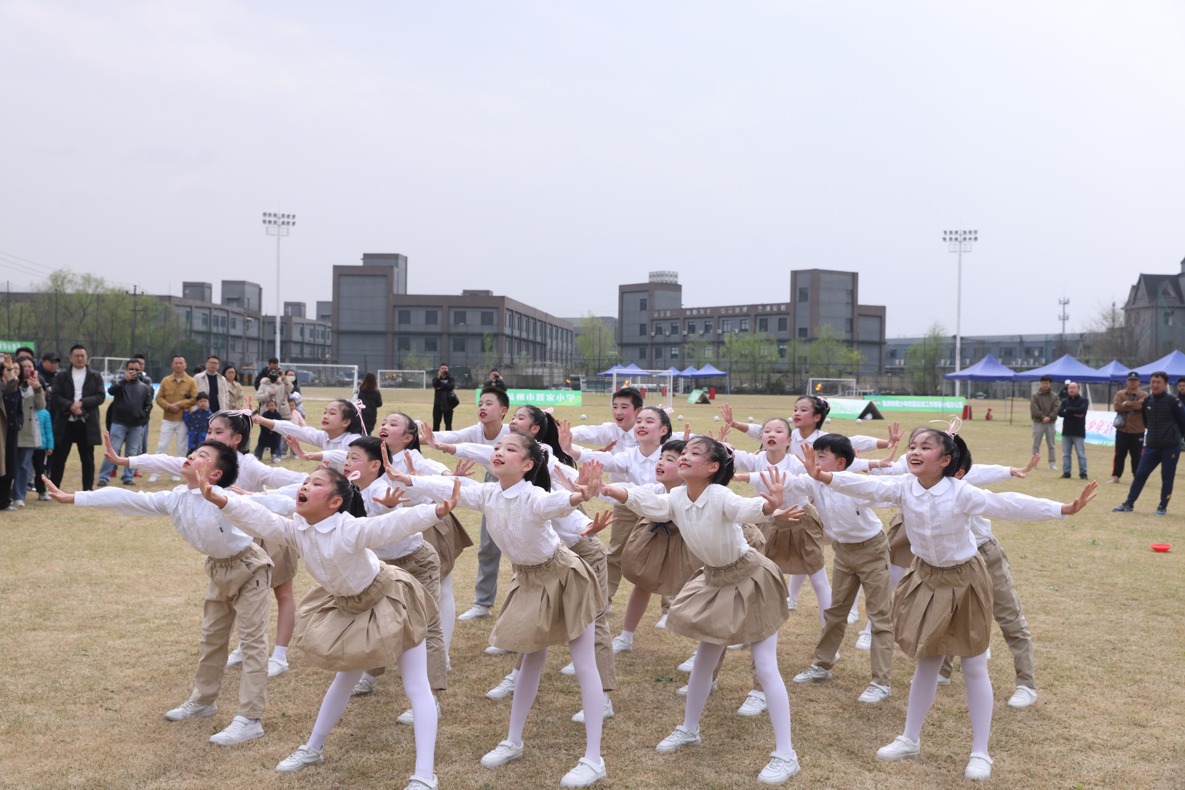 鍔╁姏浜氳繍瓒崇悆,鍔╁姏瓒崇悆灏戝勾閫愭ⅵ缁胯尩
