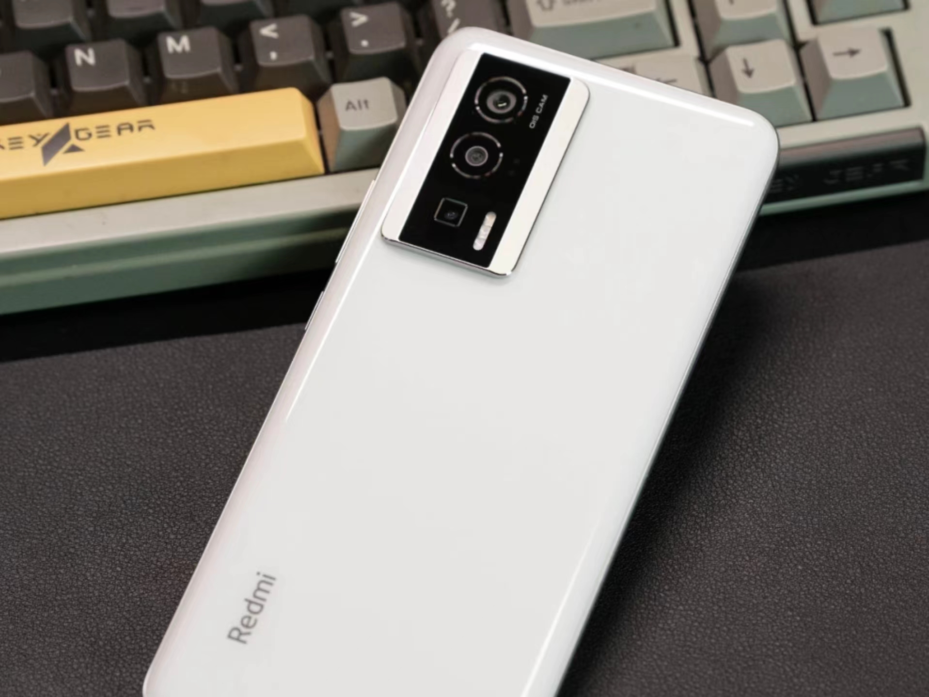 选手机要把钱花在刀刃上，2023最适合买的3款3000元档的手机