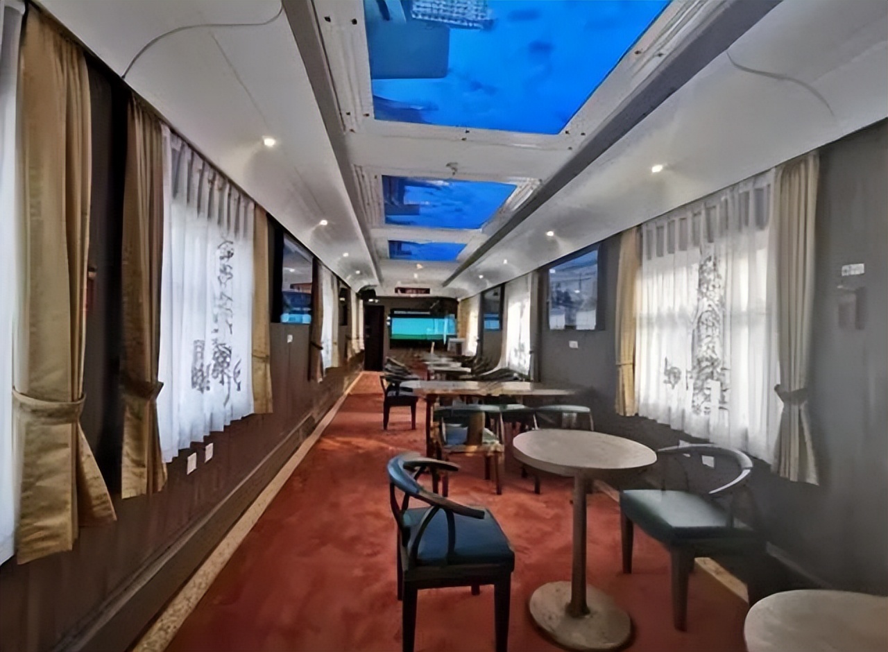 跨越八省的豪华列车，包厢为双人间，带卫生间，铁轨上的移动酒店