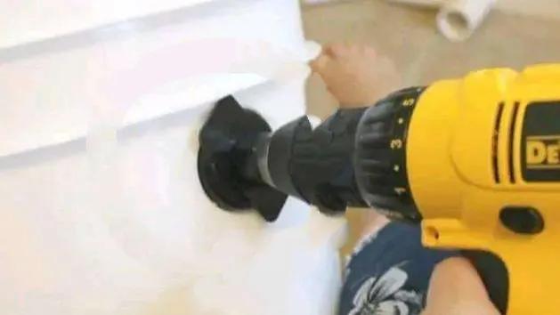 分享九个维修小技巧，墙上拔钉留下划痕咋办？百洁布帮你搞定它