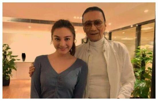 coco被谢贤养了12年期间给过什么,coco被大49岁的谢贤宠爱12年