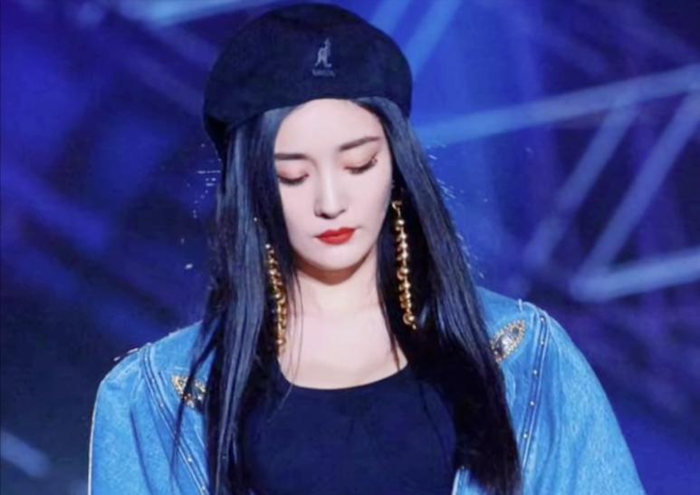 赵丽颖喝水事件恰似管中窥豹，映射多少女性“难以启齿”的秘密