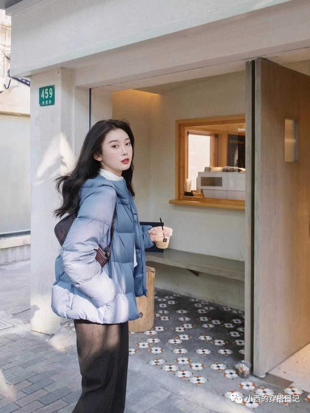 羽绒服如何搭配又时髦又显瘦,90鸭绒羽绒服女款修身显瘦中长款