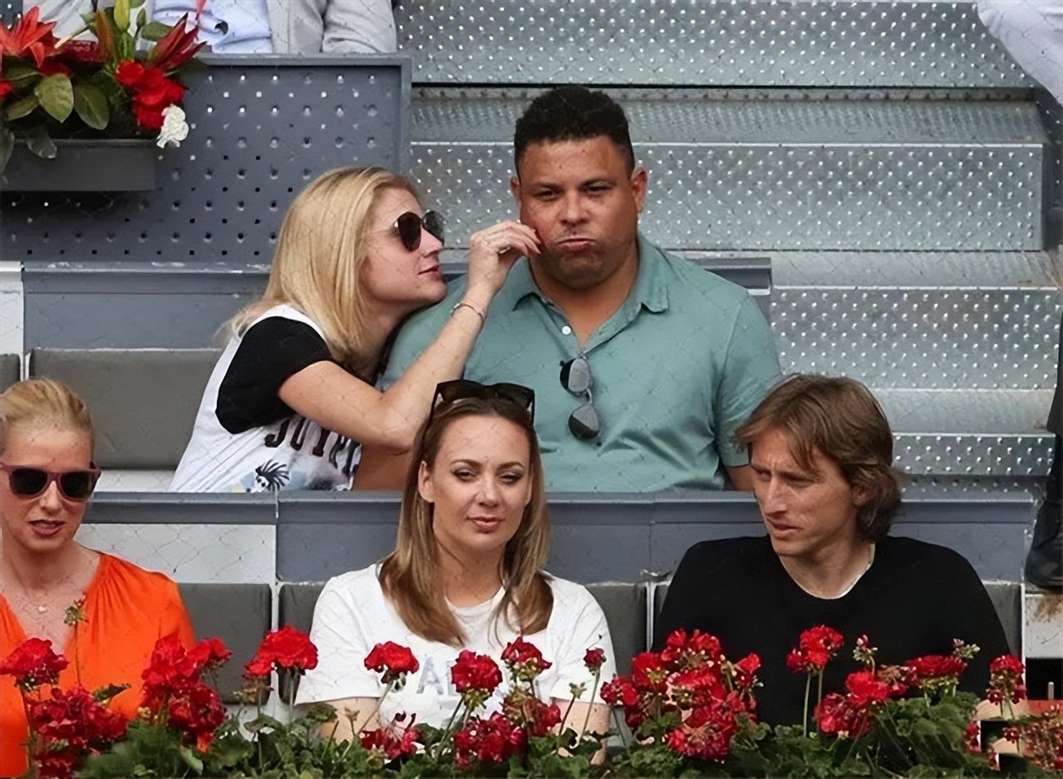 罗纳尔多曾经效力过几个俱乐部,罗纳尔多现身价