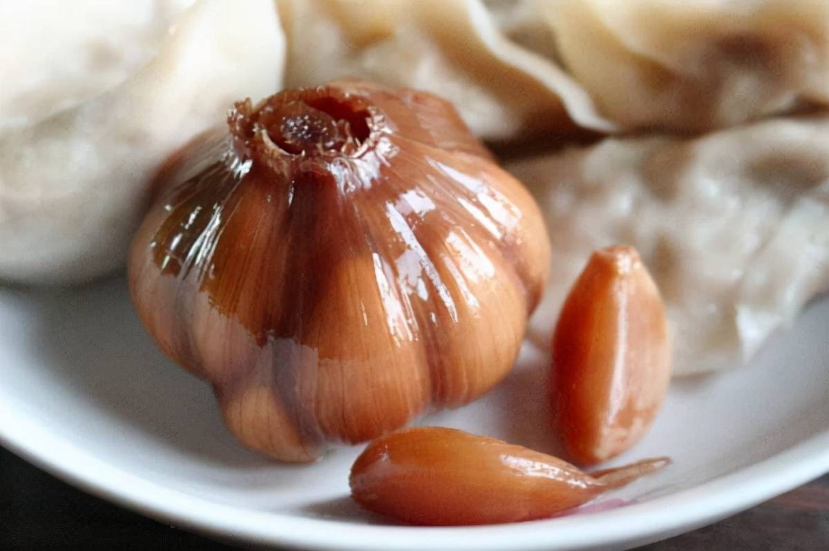 腌糖蒜只放糖和醋可以吗,腌糖蒜只放雪碧行吗