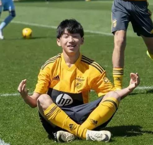 中国14岁球员王磊效力本菲卡u14,本菲卡u15王磊集锦