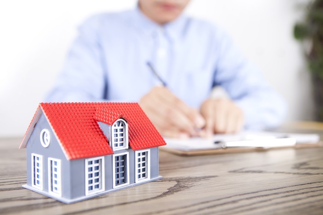 买房协议注意事项都有哪些,给孩子买房该怎么规避风险