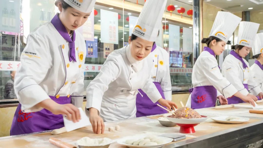 毕业选择先就业再择业,考研择校择业看哪些方面