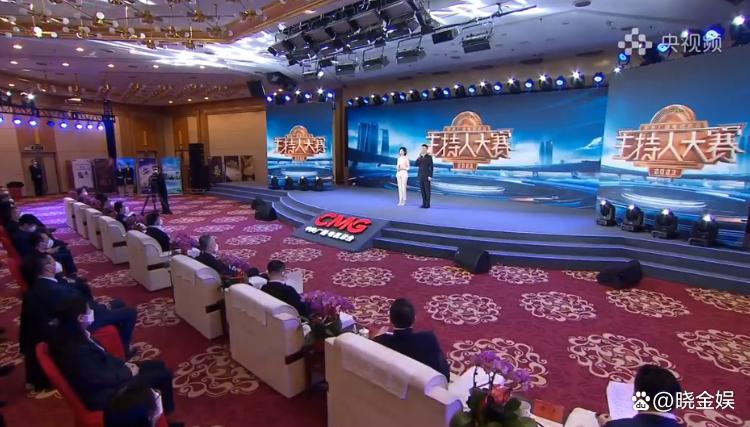 王嘉宁央视春晚主持,主持人大赛康辉高能点评王嘉宁