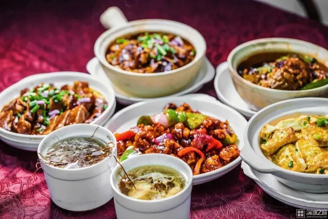 80年代的职工食堂,40年前的职工食堂