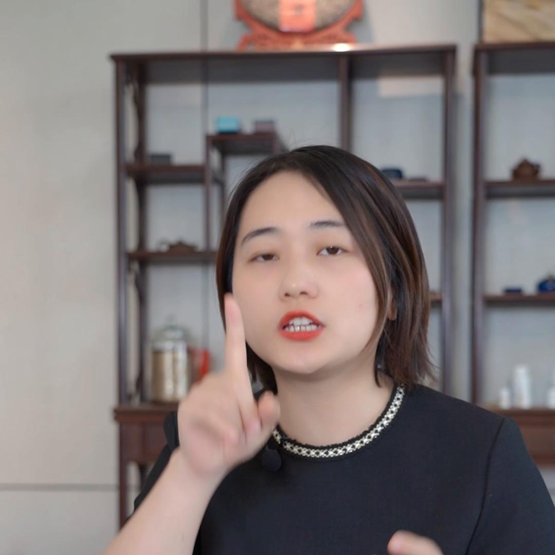 为什么桑蚕丝衣服都是花色多,为什么桑蚕丝的衣服都不时尚