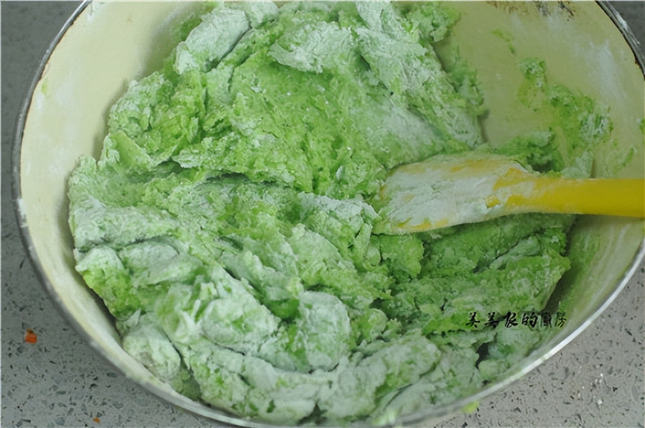 春天里的宝，也是女人保护草，拌一拌烙成饼，比韭菜肉饼香！