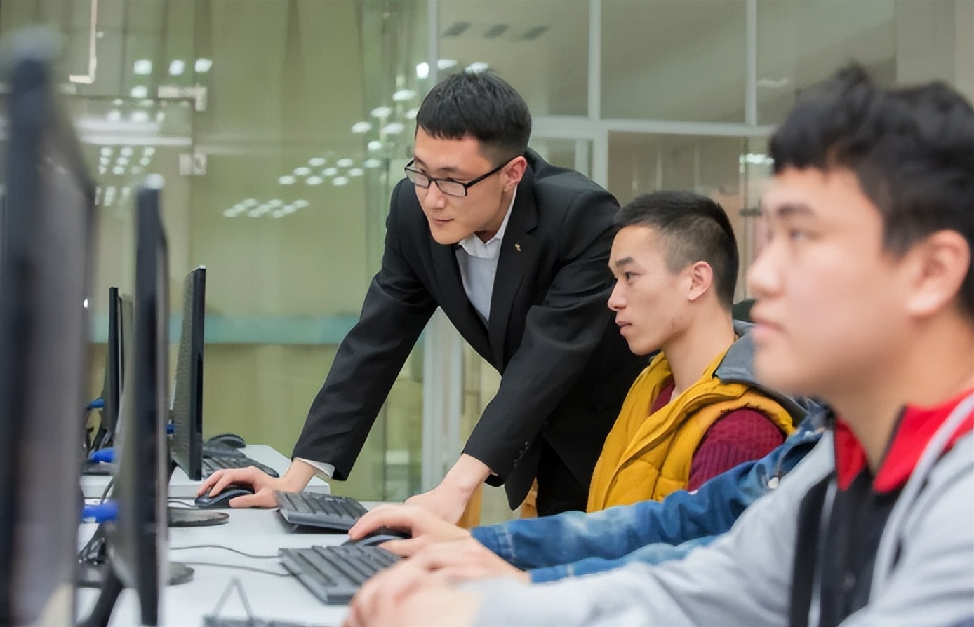 目前全国就业率最高的十个专业,2021年智能电网信息专业就业率