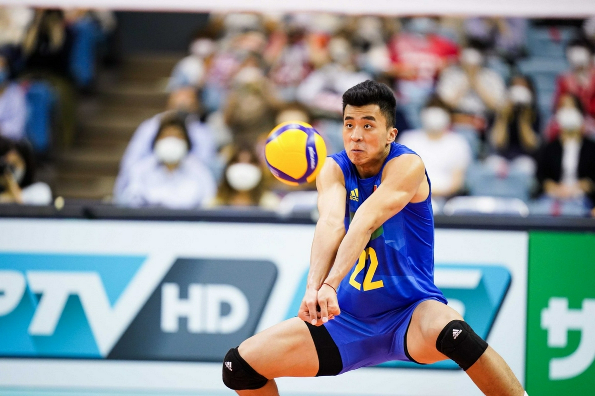 中国男排张景胤战胜巴西,中国男排2-1逆转巴西