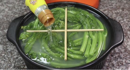 淘米水不加盐腌制酸菜方法,淘米水酸菜腌了5天还不酸