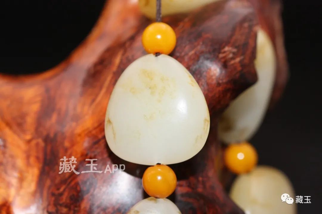 一条籽料圆珠手串价格,真的和田籽料手串值多少钱