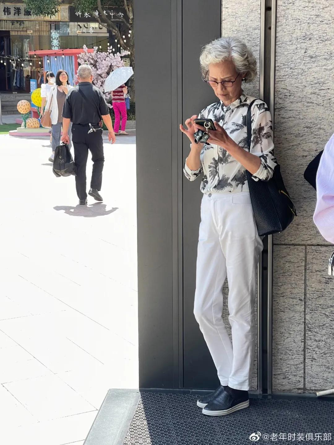 抖音里不敢点赞的女明星,上海最显年轻的网红