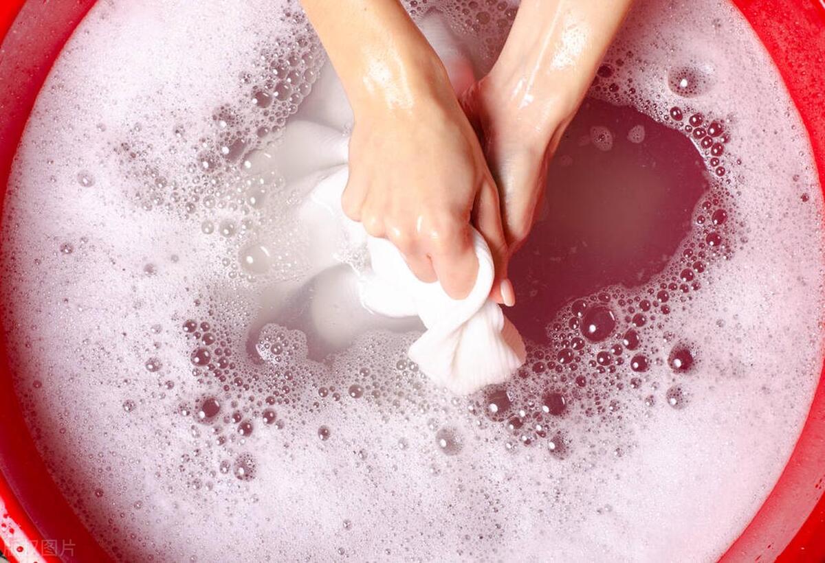 我45岁，合租美女用了我的毛巾，她说大腿内侧非常瘙痒，怎么回事