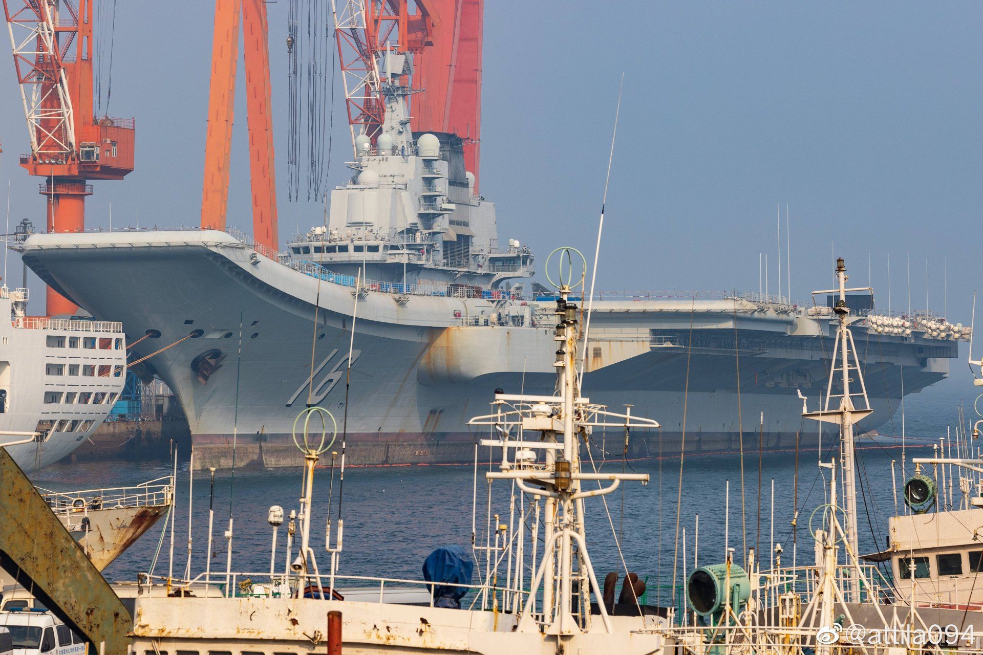 辽宁舰返厂维修后比山东舰更强吗,辽宁舰回大连在哪里能看到