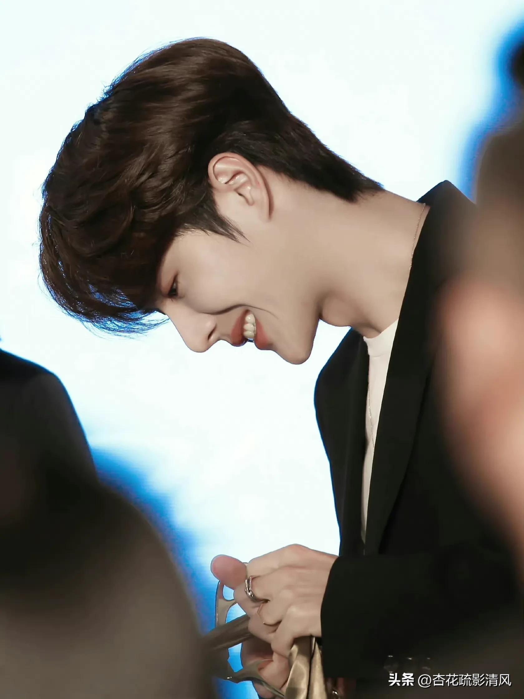 王一博很轻松的舞蹈,王一博所有的舞蹈