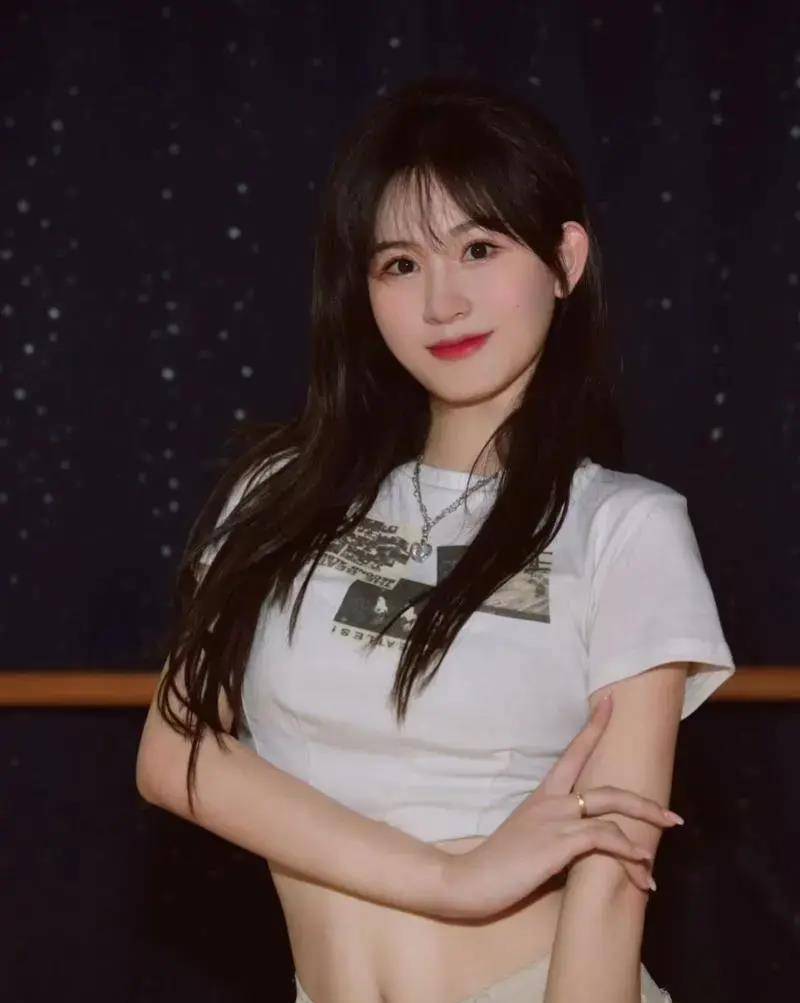 宋小粤和黄逸辉,cba啦啦队黄逸辉vs宋小粤