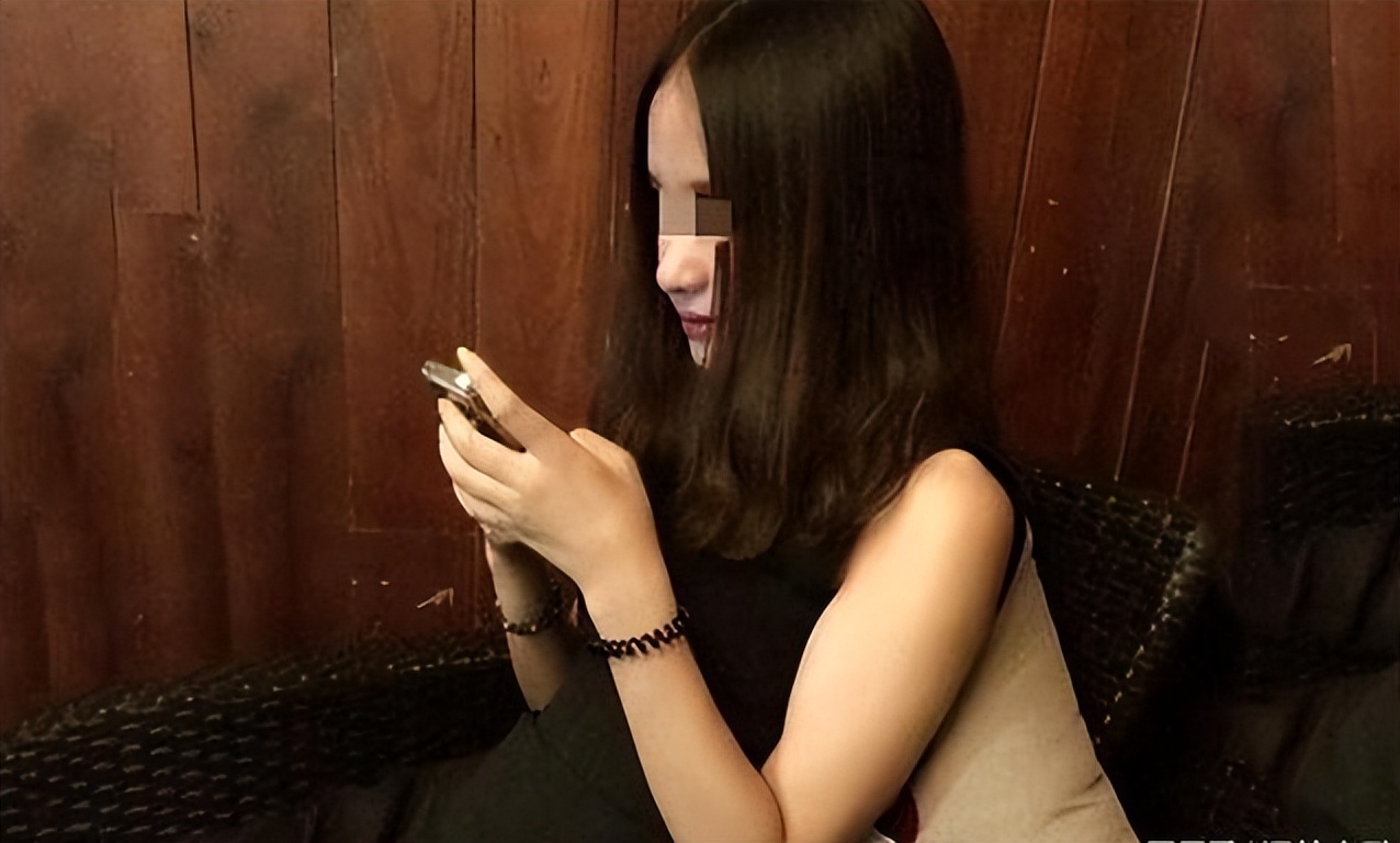 重庆“三宝部长”张宗海，两万买校花*夜初**，靠*阳药壮**拱70个女友