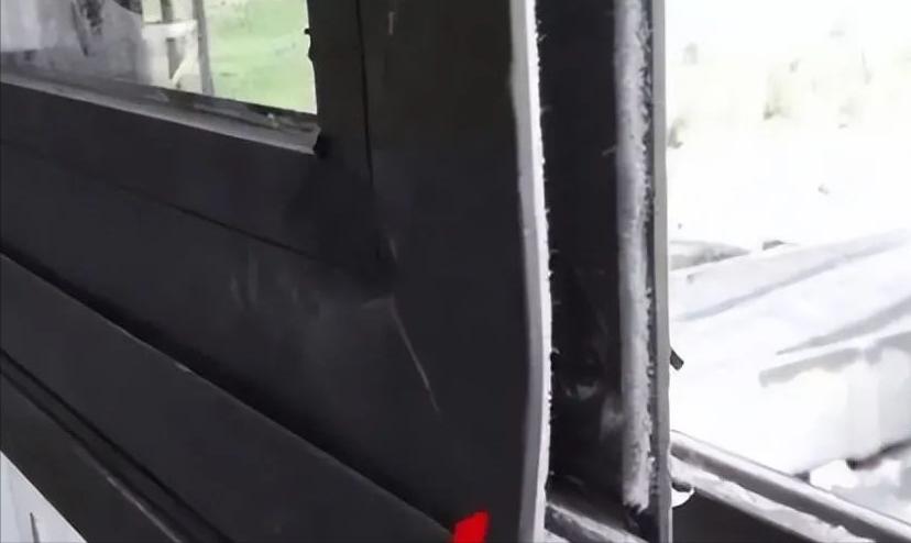 断桥铝窗户关严了还是漏风,卧室窗户关严还是漏风怎么解决