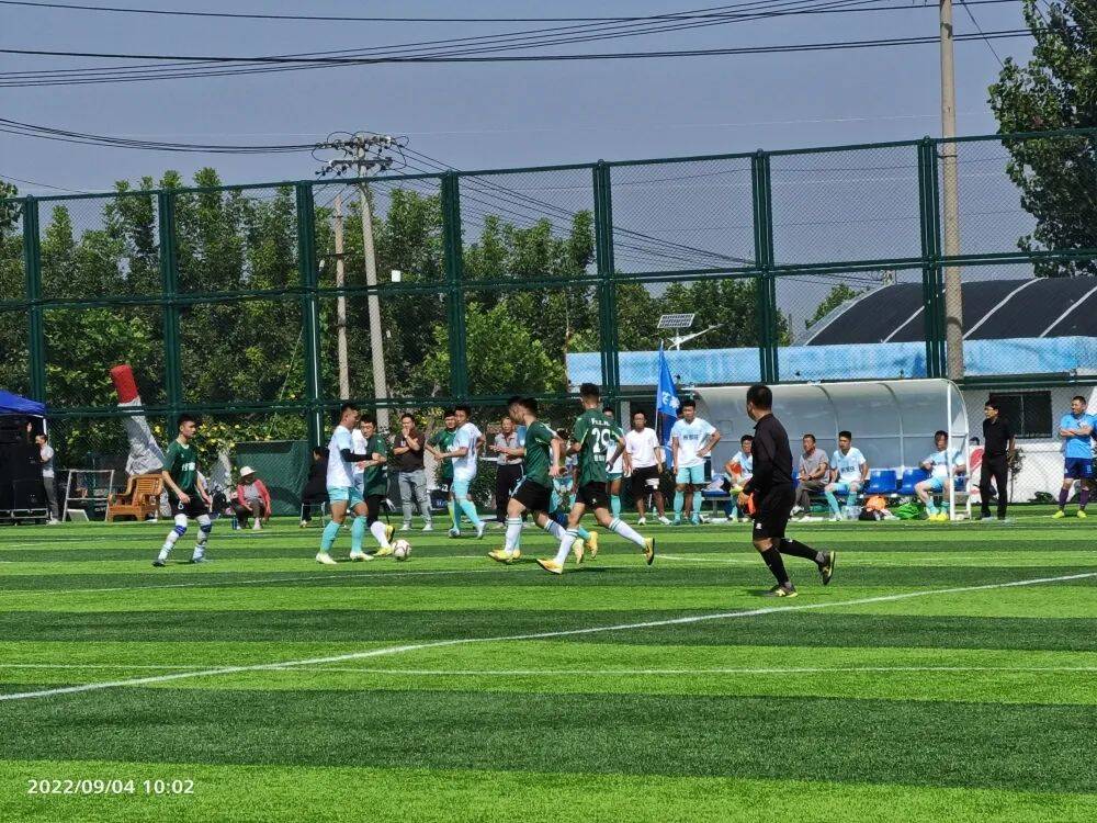 我们的足球“村超”超炫酷！嘿！兄弟，一起踢球吧~