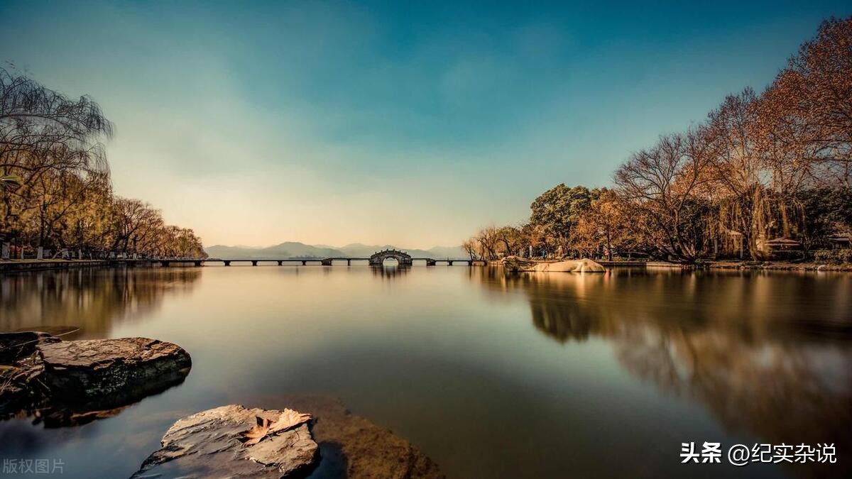摆摊卖炒饭一年赚10万方法,一位平民女士靠卖炒饭创业成功
