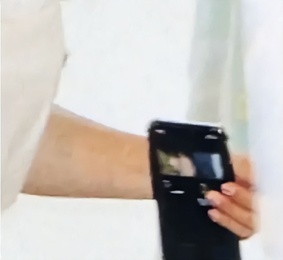 JYP新团出道即受关注，成员雪允因颜值出圈，却被指不尊重粉丝？