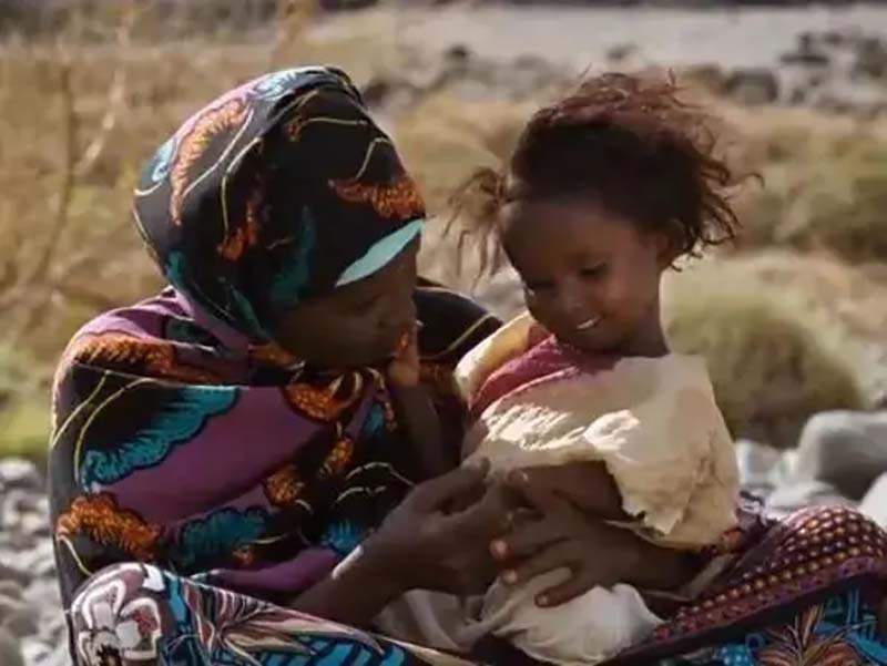 沙漠之花华莉丝·迪里：4岁遭性侵，5岁被割生殖器，却成顶级超模