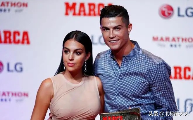 “情场浪子”C罗的风流人生：15个神级女友无缝衔接，只玩不负责