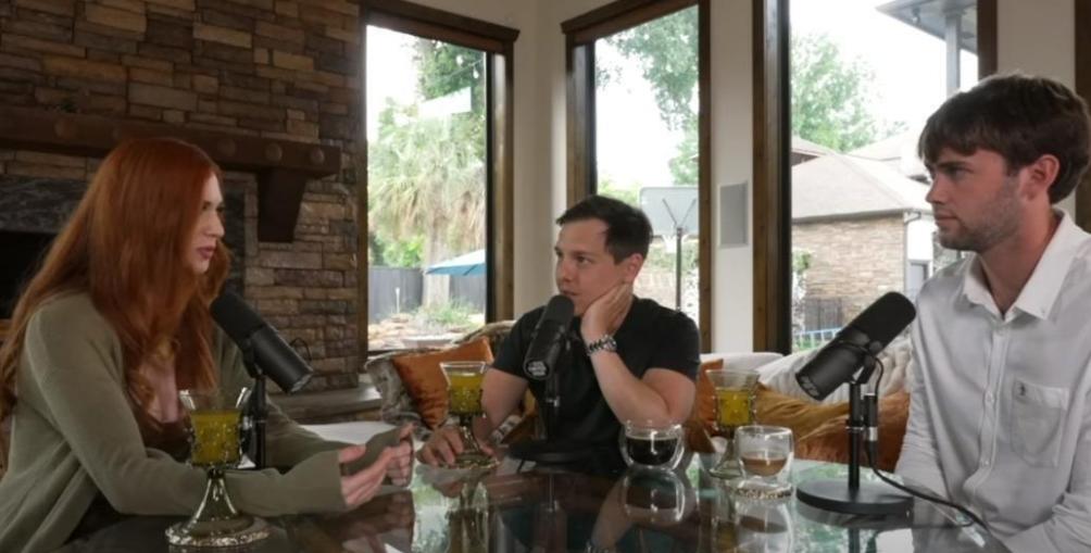 美国网红直播睡觉获热捧,美国网红直播睡觉月入200万