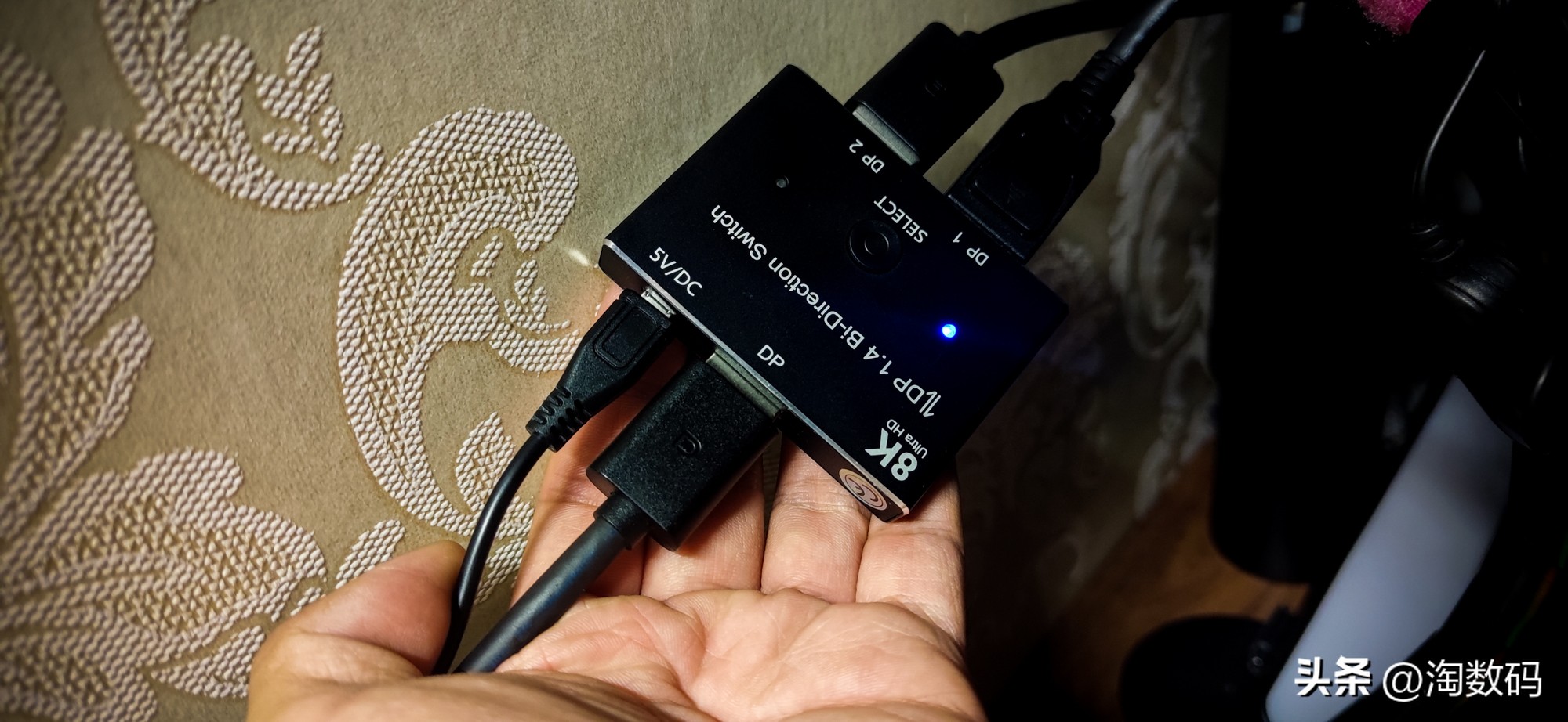 双主机双屏视频接口不够用？￥29块钱DP1.4一转二分线器晒单简评