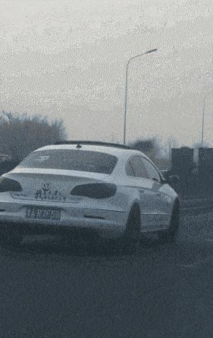 如何评价这个女主持人，主持了一半把*袜丝**脱了？