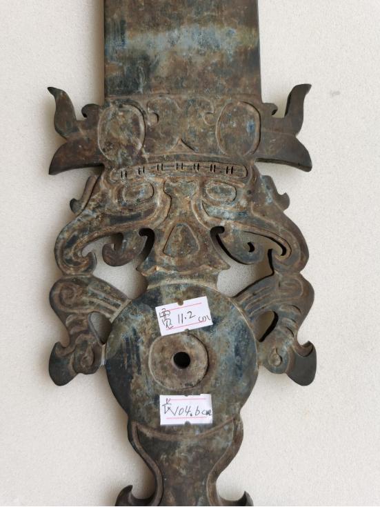 民间收藏的古蜀玉璧图片,馆藏老玉紫水晶玉琮