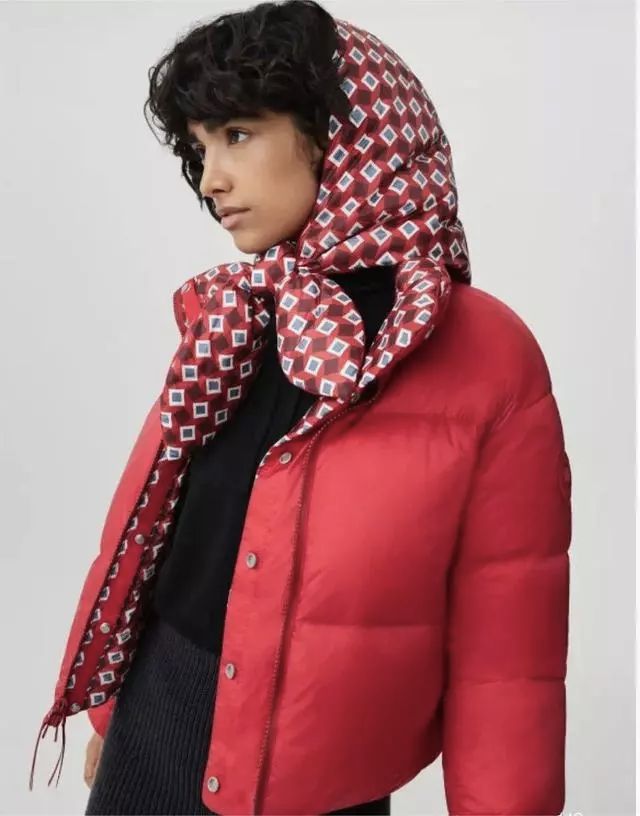 加拿大鹅羽绒服东北风格,加拿大鹅推出大花袄