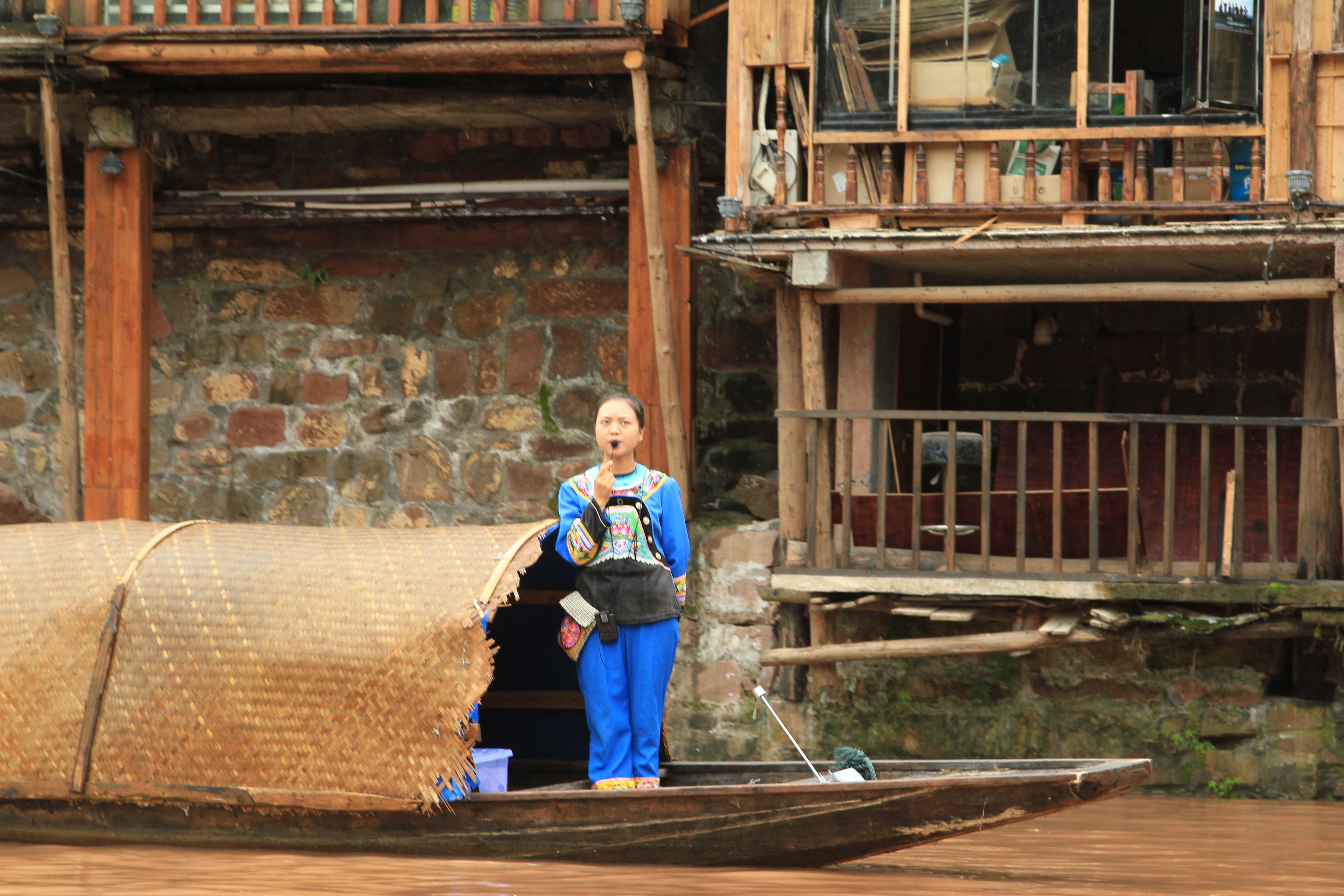 边城和凤凰古城哪个好玩,中国最美古城凤凰古城视频