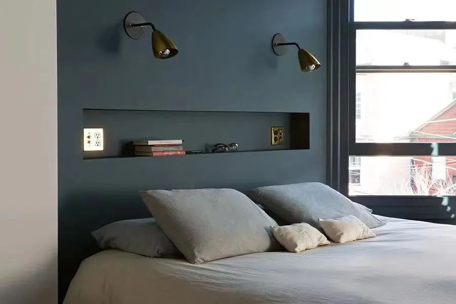 1.8米宽的床放在卧室是怎么样的,一米8的床实际床头留多大位置