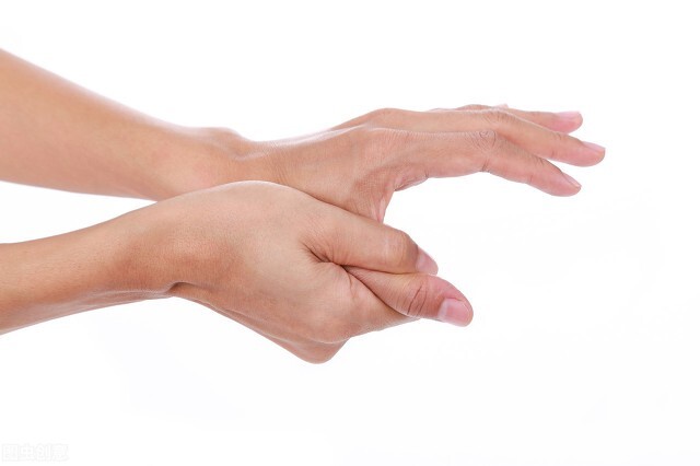 玩手机引起的腱鞘炎怎么医治,玩手机手指腱鞘炎最佳治疗方法