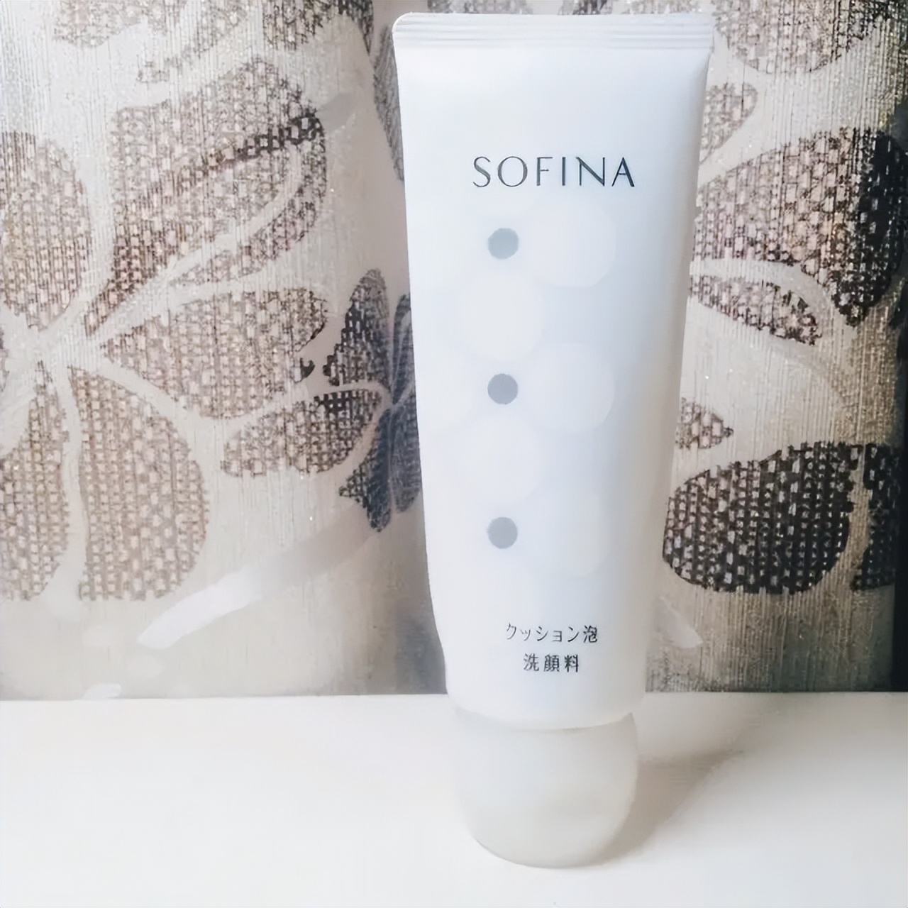 去除皮肤残留污垢温和洗面奶,洗脸去油去角质的洗面奶