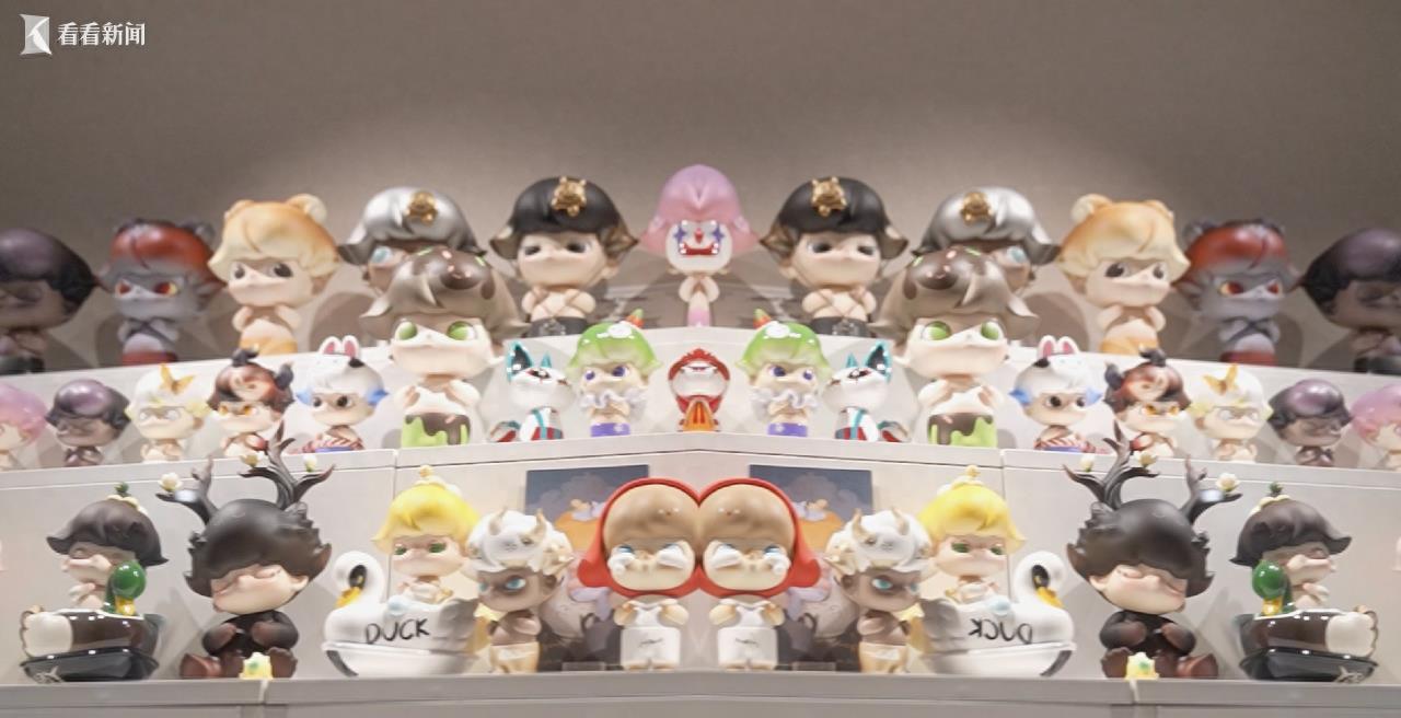 “中国娃娃”成为“Z世代”购物车新宠，引发争议及文化传承关注