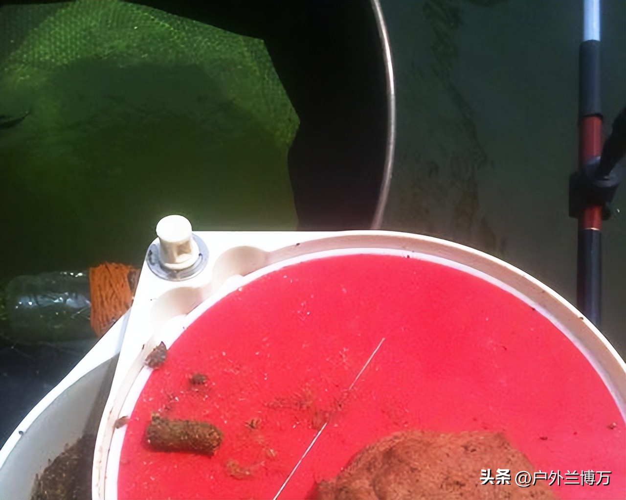 大爷手绑铁丝揭秘视频,老大爷绑鱼线