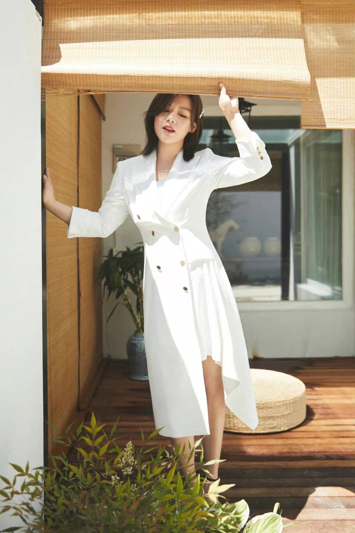 马思纯身材暴瘦美回校花！放弃海绵宝宝笑容，穿休闲装低调过生日