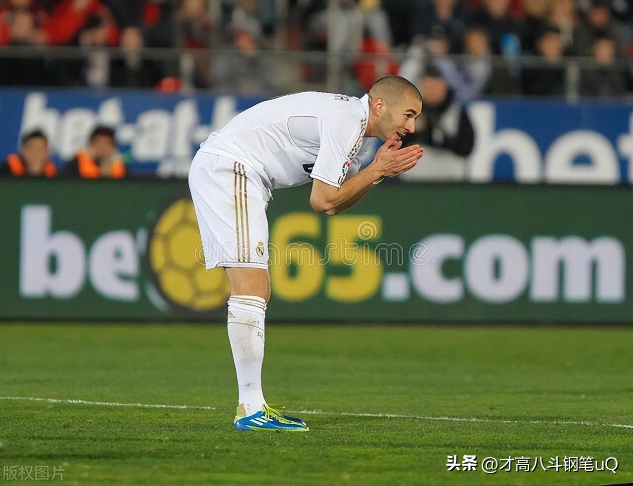 本泽马悼念贝利,本泽马告别仪式播放欢迎仪式