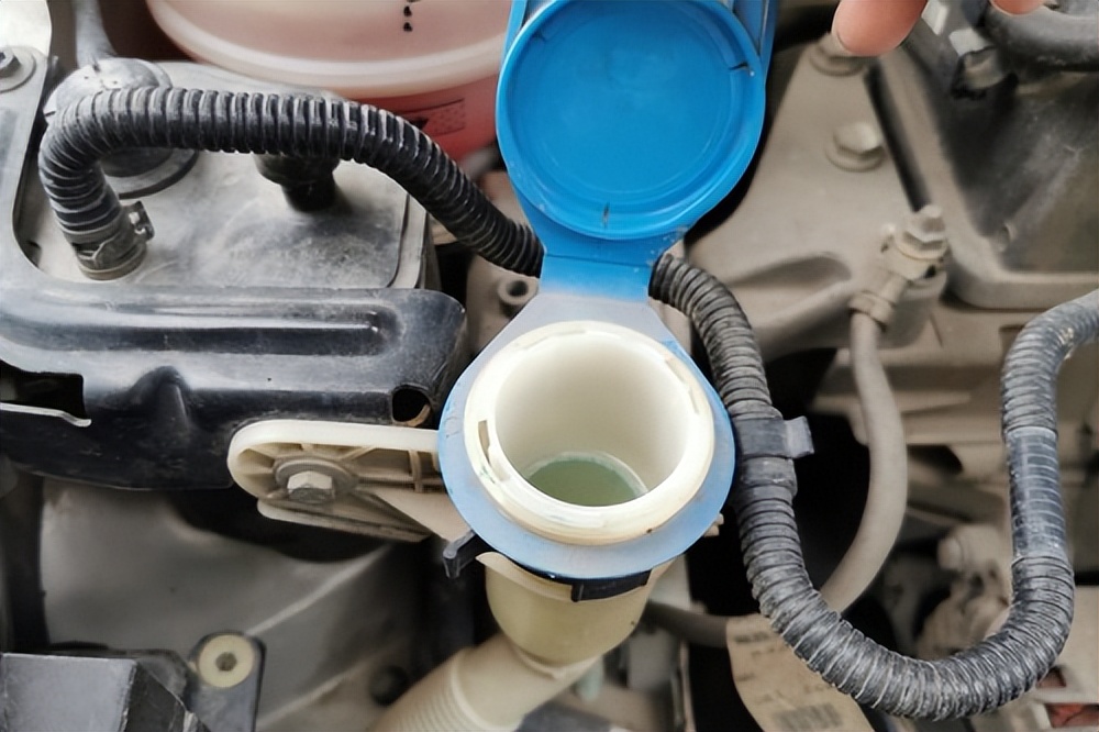 车内空调异味刚换的空调滤芯,车里有异味换空调滤芯管用吗