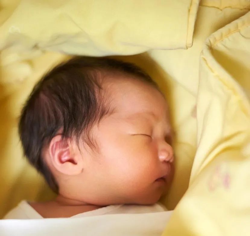 女宝宝头型扁一点好还是圆好看,宝宝头型不好看该怎么办