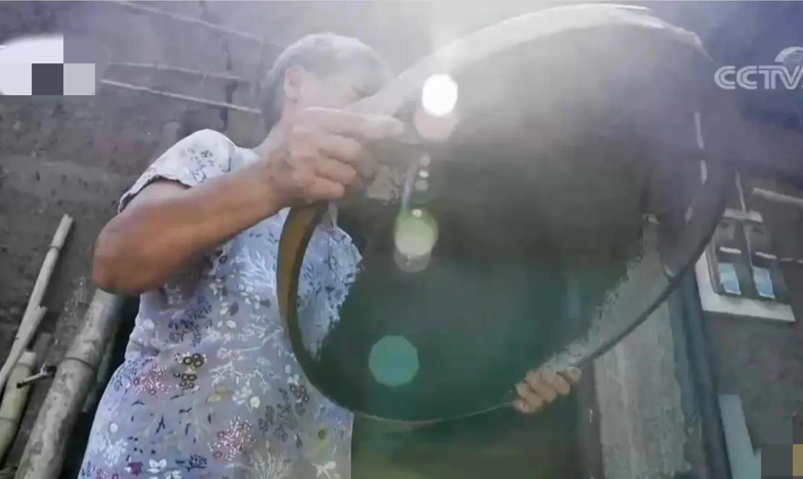 重庆男子加工花椒，无意间在蒸汽中发现端倪，靠蒸汽年收入300万